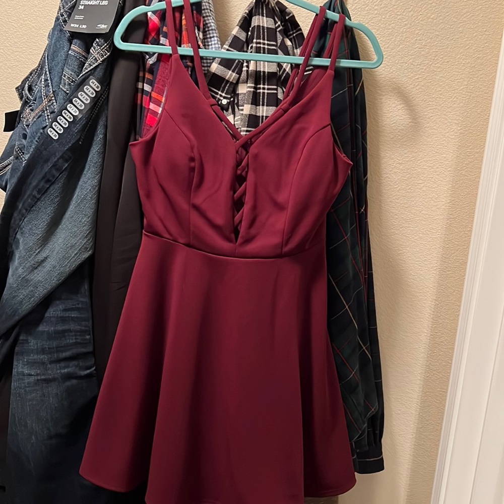 Maroon Strappy shoulder short dress